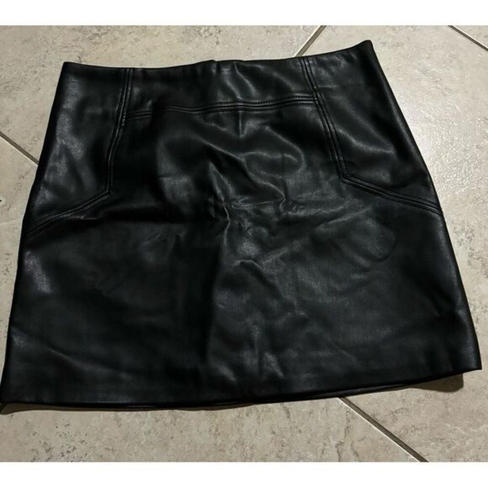 HM faux leather mini skirt‎ size 6